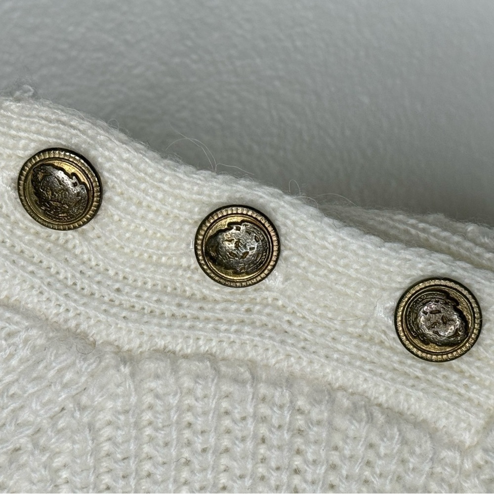 Zara Knit Sweater with Stripes - Cozy and Chic for Every Season - Picture 3 of 4